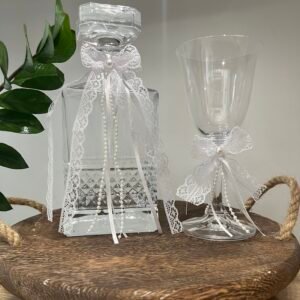 Καράφα και Ποτήρι γάμου με λευκή δαντέλα