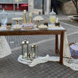 Κομψός Στολισμός Πολιτικού Γάμου με Χρυσές Λεπτομέρειες